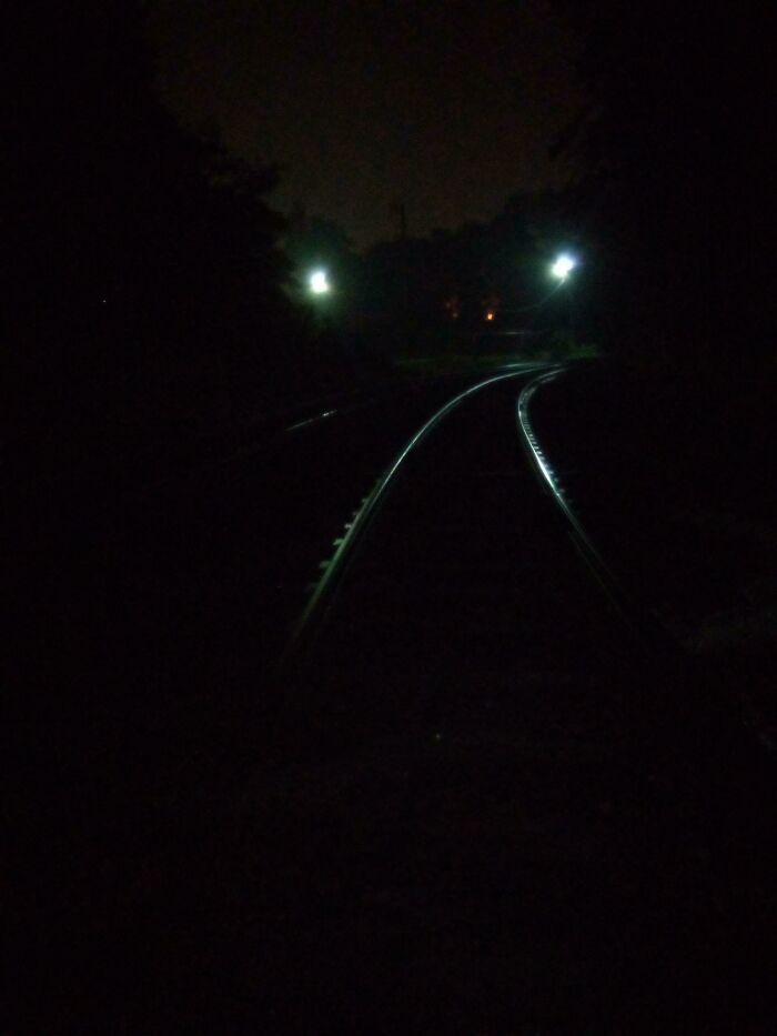 Caminando a casa 6 km por vías de tren abandonadas