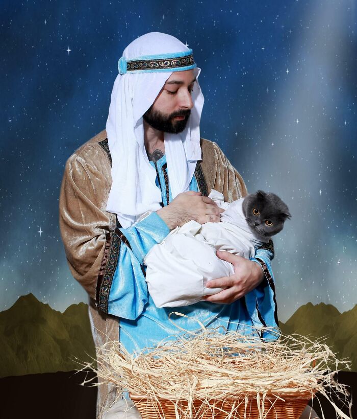 La tarjeta navideña de mi gato y yo fue considerada "sacrílega" por algunas personas. ¿Qué te parece?