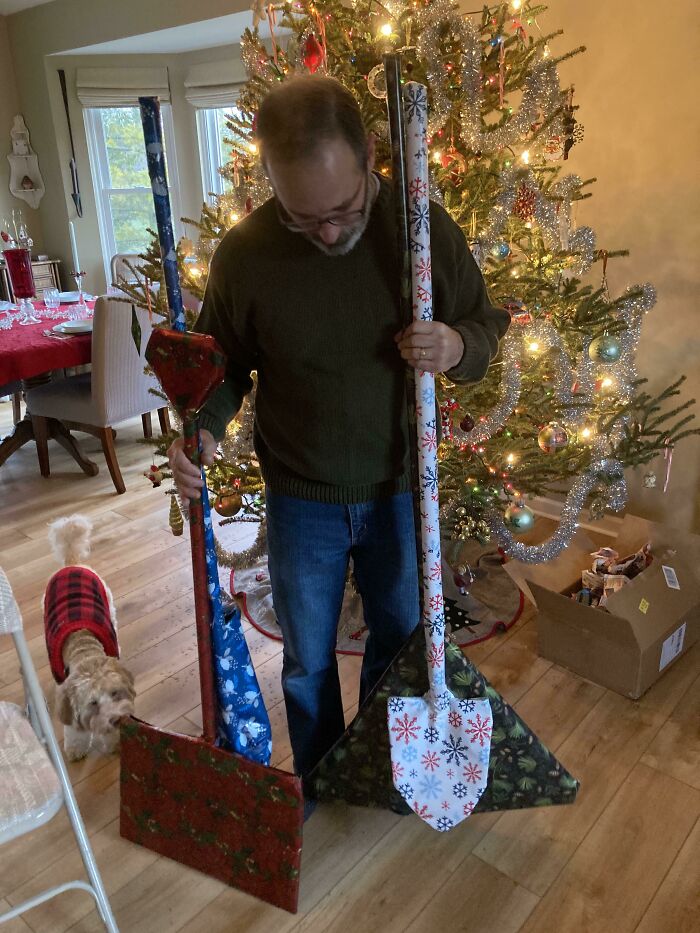 Mi padre envolvió las herramientas de jardinería que me regaló para Navidad 