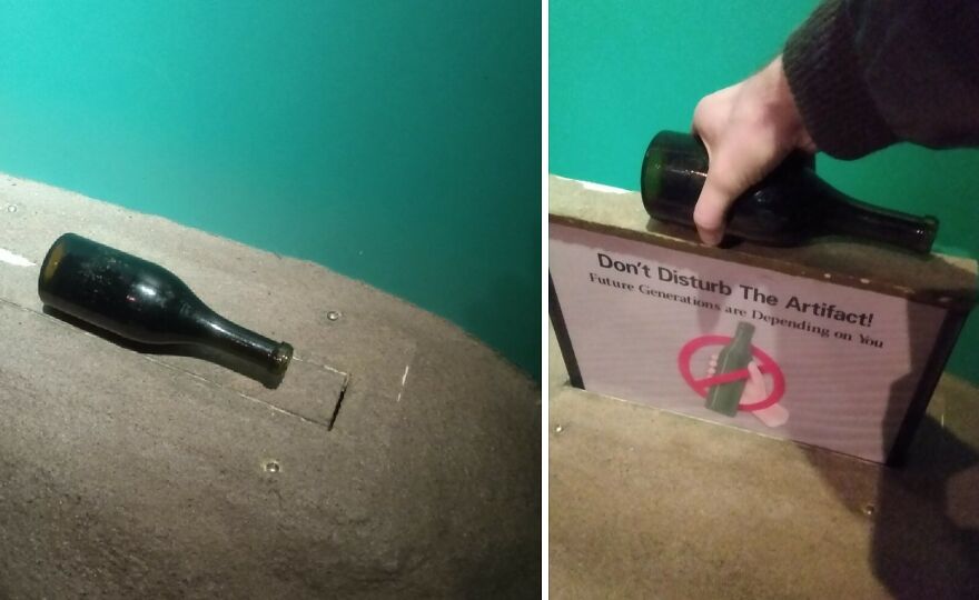  Este cartel, que dice que no hay que tocar la botella, solo puede verse tocando la botella