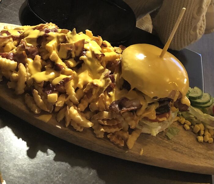 Nos comimos la hamburguesa noruega con queso