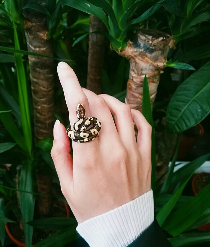 ¡Súper orgullosa de mis anillos de serpiente de arcilla polimérica!