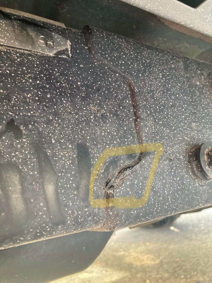 Insertar foto de la persona de control de calidad revisando las soldaduras de mi jeep 2019