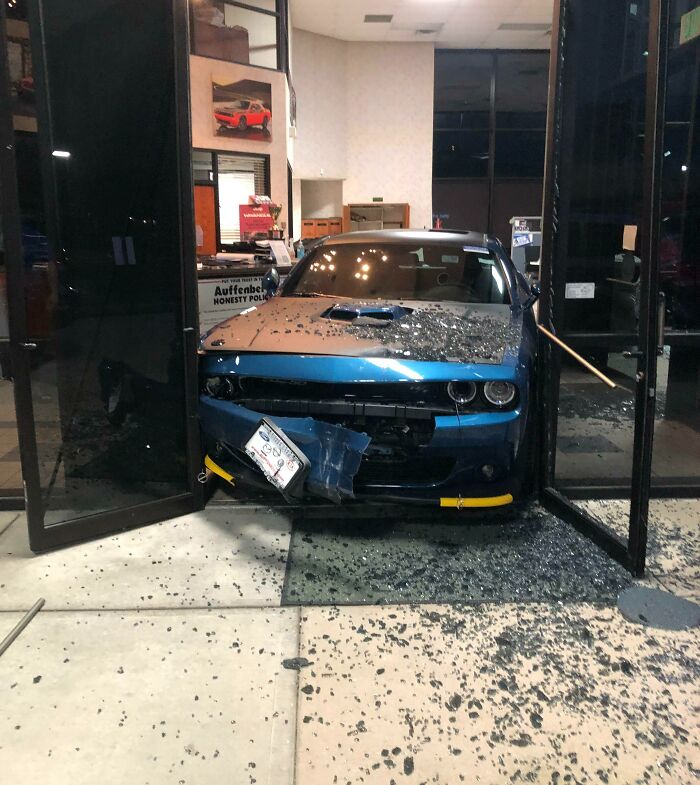 Anoche alguien intentó robar un coche del concesionario en el que trabajo