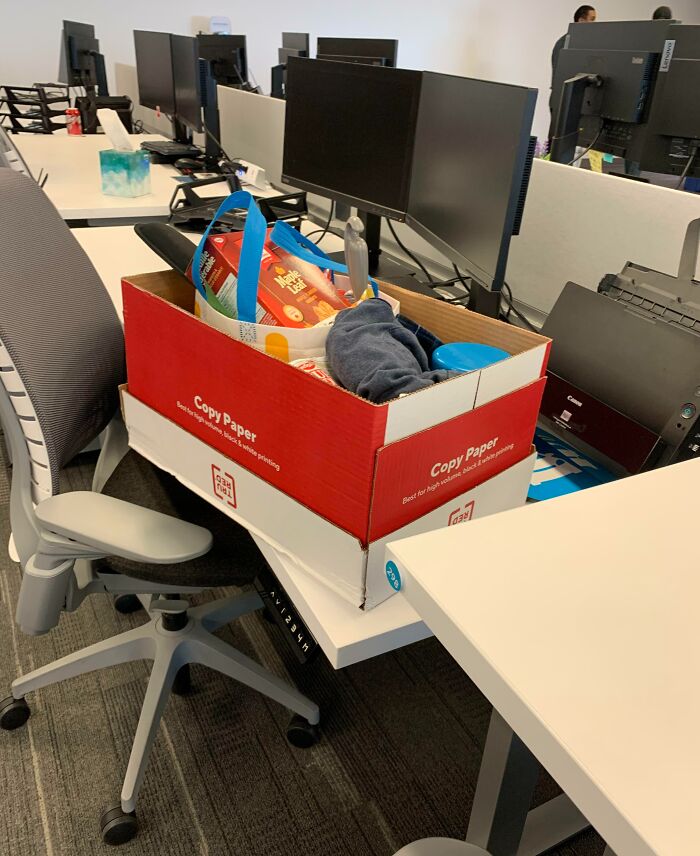 Hoy me han despedido sin previo aviso y cuando he llegado al trabajo ya tenía todas mis cosas en una caja