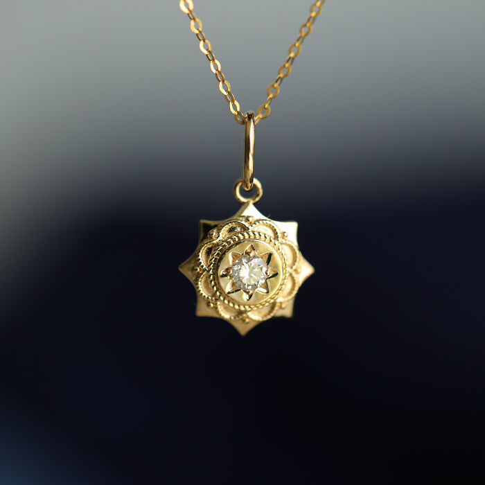Collar con estrella de 8 puntas de aspecto vintage que he hecho
