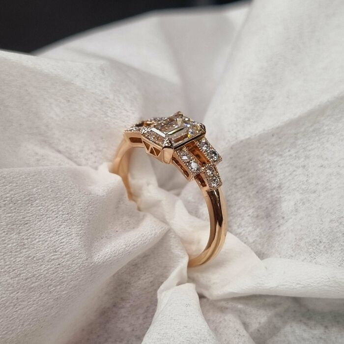 Anillo de compromiso de oro rosa de 18 quilates y diamantes que hice para mi prometida