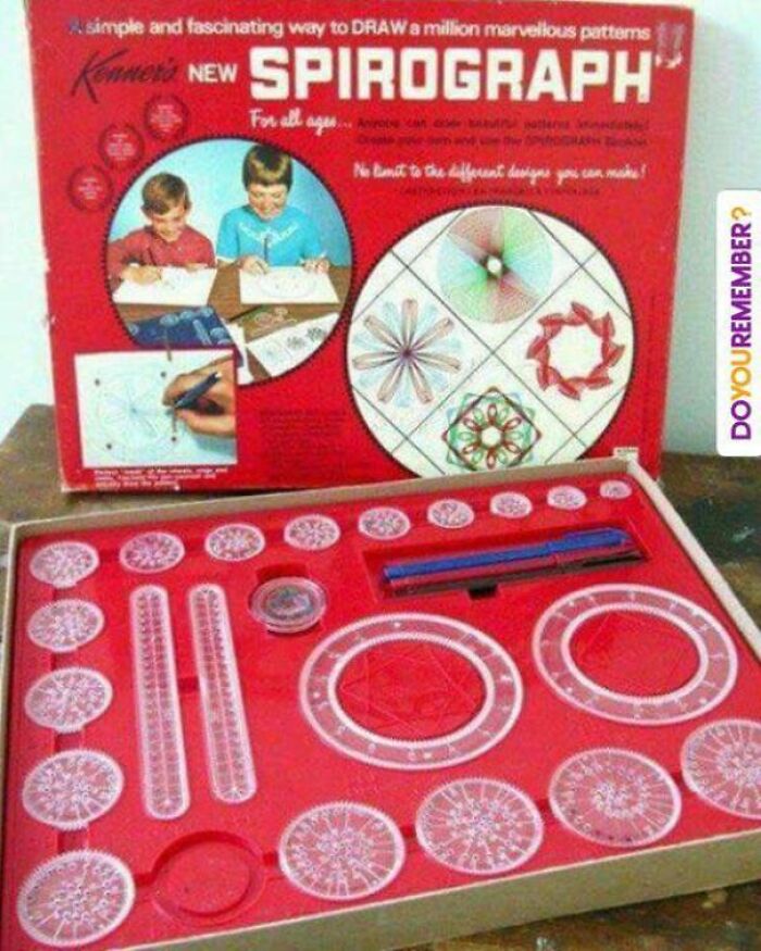 Me encantaba mi superespirógrafo de los años 70. He estado tentado a comprar uno de nuevo, a pesar de que se puede hacer perfectamente en la computadora, jajaja, hay algo acerca de hacerlo de esta manera que era tan divertido
