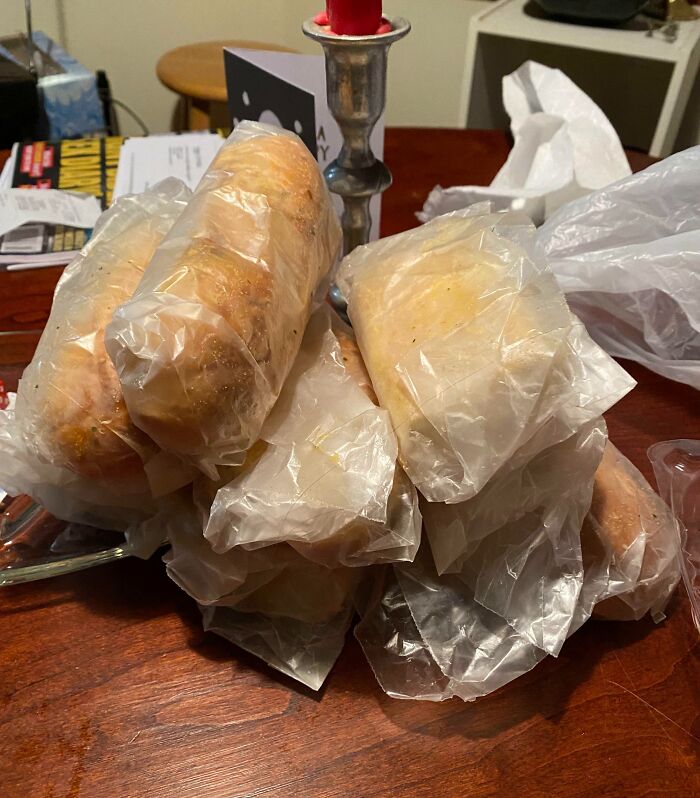 Pedí un poco de pan de ajo extra en un restaurante italiano local