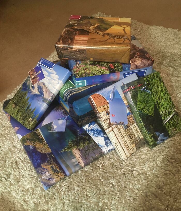 Inspirada por las publicaciones sobre envoltorios, he desenterrado este viejo folleto de viajes y he usado las preciosas fotos que tenía para envolver los regalos 