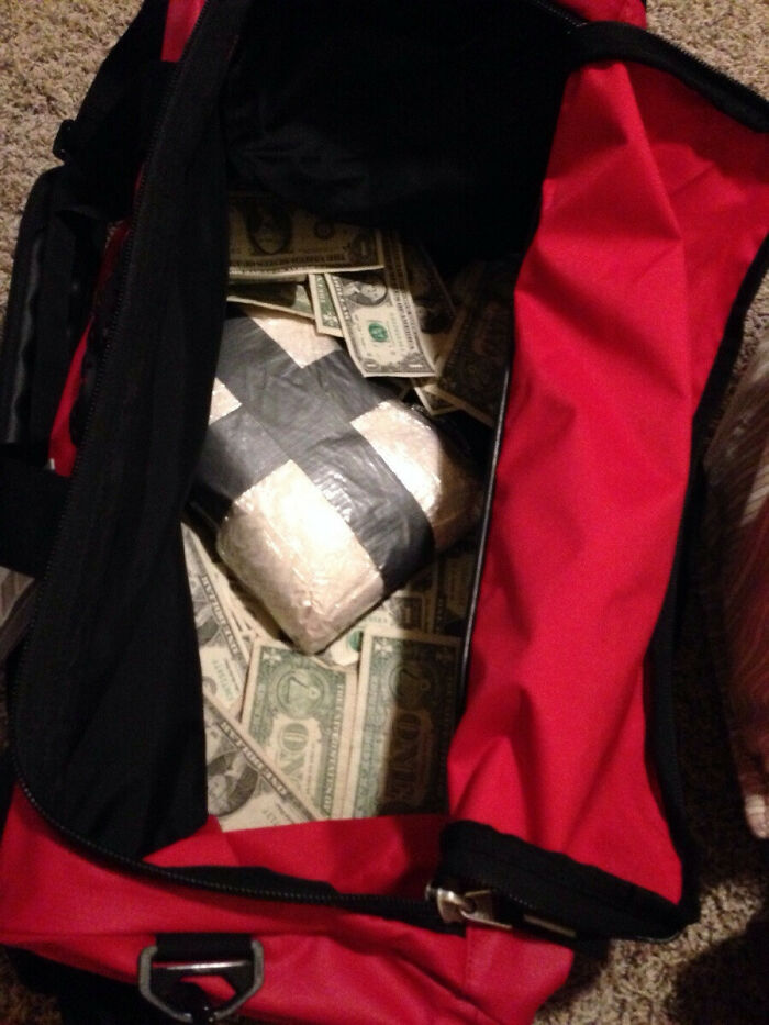 Nuestro hijo quería un bolso de viaje para Navidad. Decidimos regalarle dinero e ingredientes par hacer galletas con chispas de chocolate