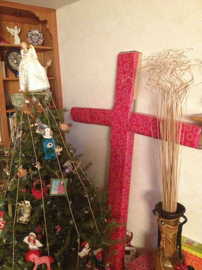 Le regalé a mi padre un par de esquís para Navidad, así que para confundirlo y asustarlo un poco, lo envolví así 