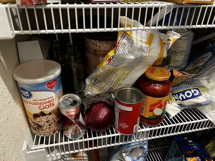 Mi marido tira la basura directamente a la despensa
