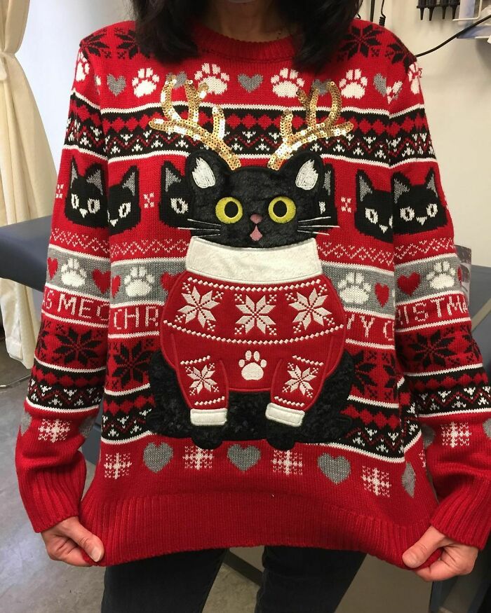 Hora del jersey navideño. Este no es feo