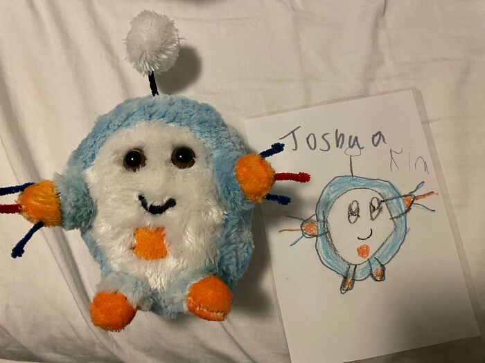 Teacher Goes Viral On Twitter After One Of Her Students’ Dad Posted The Plush Toys She Made Based On The Kids' Drawings (12 Pics)
