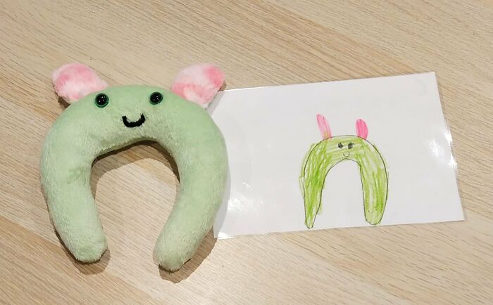 Teacher Goes Viral On Twitter After One Of Her Students’ Dad Posted The Plush Toys She Made Based On The Kids' Drawings (12 Pics)