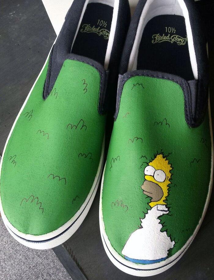 Zapatos de los Simpson que pinté para un regalo de Navidad