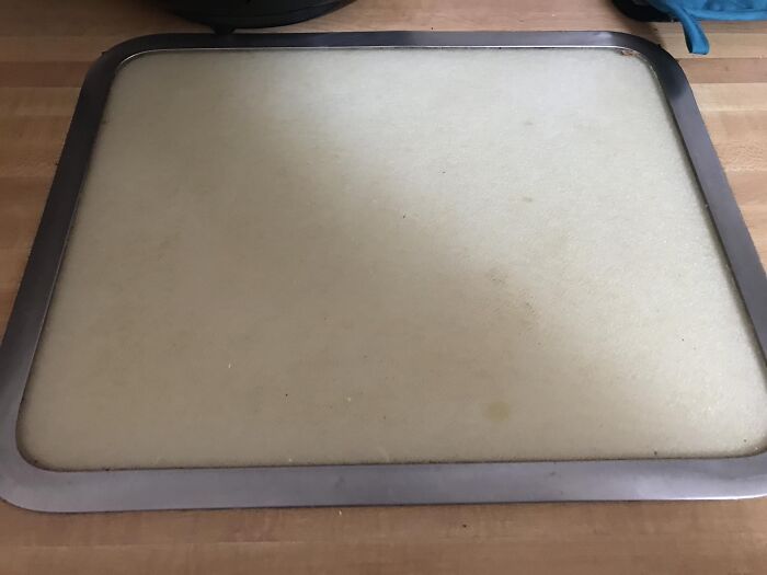 Lo único malo de mi nueva casa, esta tabla de cortar empotrada ¿A quién demonios se le ocurrió esto?