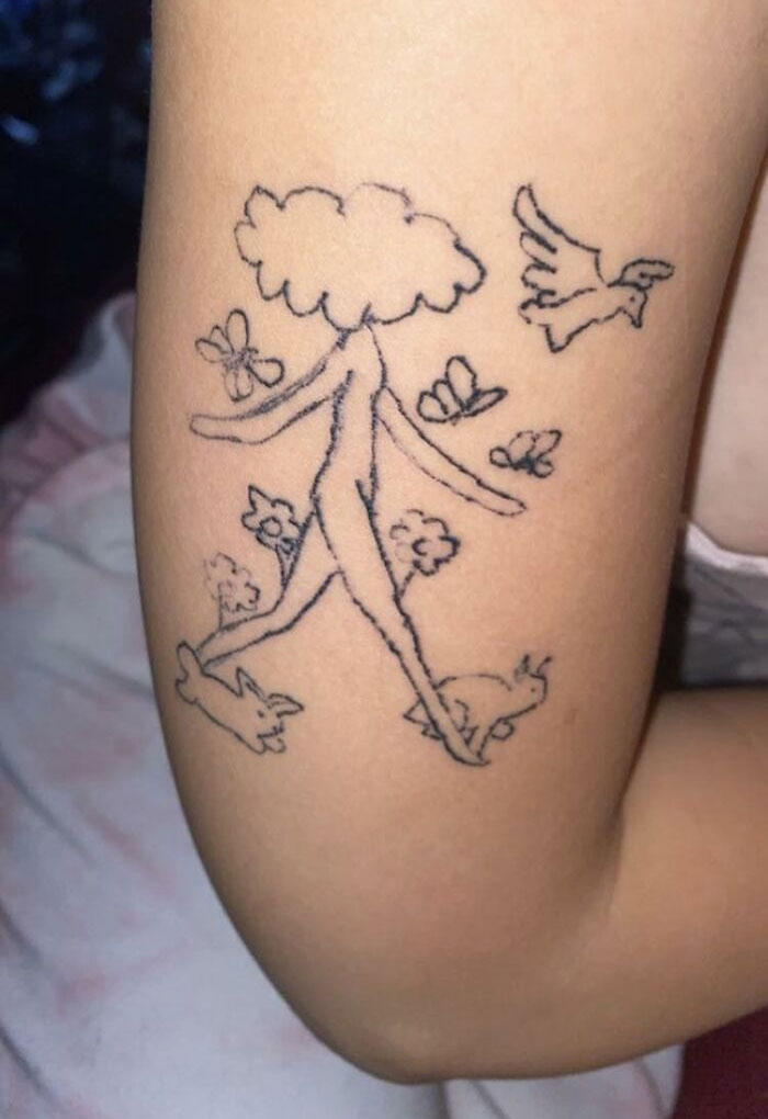 Hola gente encantadora, ¡este es mi horrible tatuaje! ¡¡Destrúyanlo en los comentarios antes de mi cita para cubrirlo el 28!! (Sean duros jajaj)