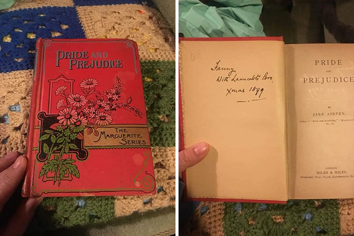 Mi ejemplar de Orgullo y Prejuicio que encontré en una librería de segunda mano. Es tan hermoso y en muy buen estado también. Se lo regalaron a alguien en 1899