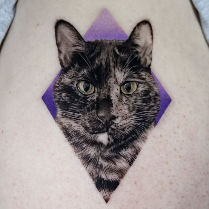 Mi gato, Meonji, por Yeonno en Hongdae, Seúl, Corea. Es mi primer tatuaje y me llevó 11 horas