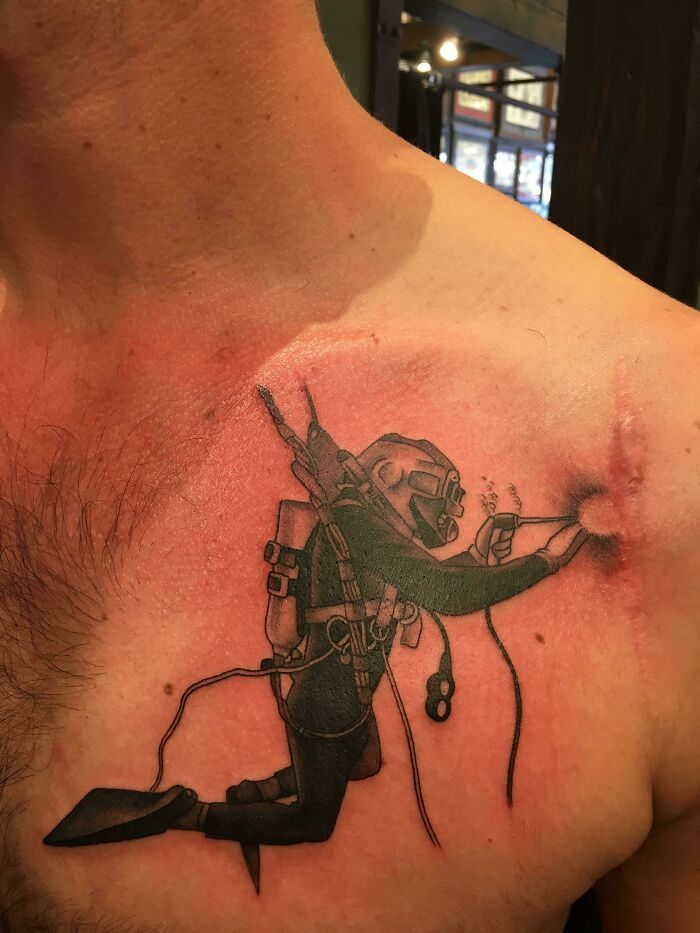 Por fin he podido hacer algo creativo con mi fea cicatriz del hombro gracias a Chris Earnhart de Arcade Tattoo, California