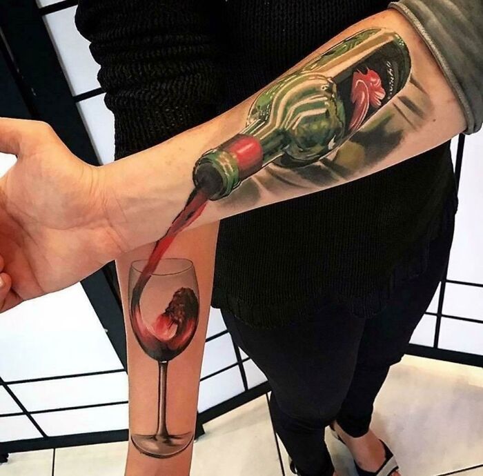 Este tatuaje de vino