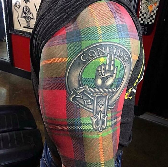 Este tatuaje en todo el brazo