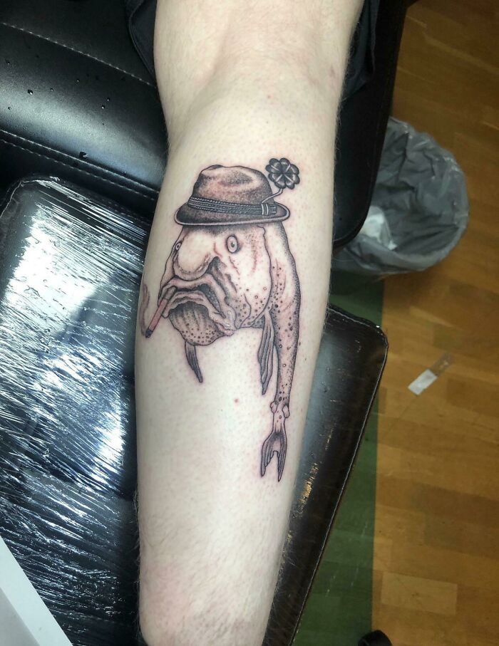 He estado guardando este tatuaje de pez gota para hoy, tan feo que es hermoso