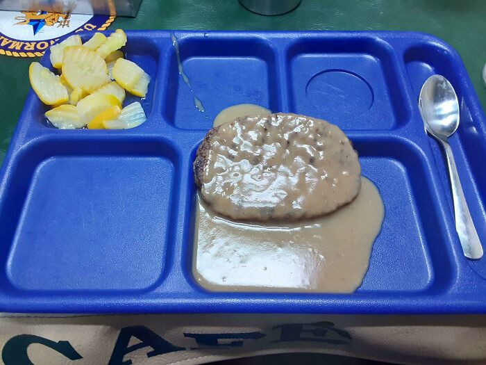Veo sus almuerzos escolares y les presento una cena en un barco de la marina de EE.UU.