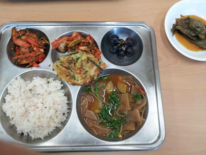 Veo tu almuerzo escolar finlandés y te presento mi almuerzo escolar surcoreano