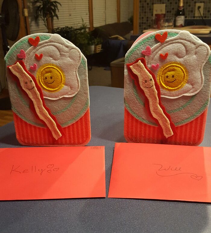 Cuando encuentras la tarjeta de San Valentín perfecta y él también lo hace