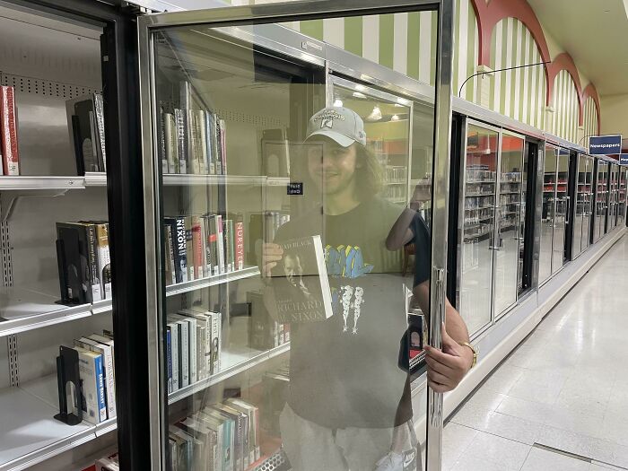 La librería de mi ciudad se mudó a una vieja tienda de comestibles