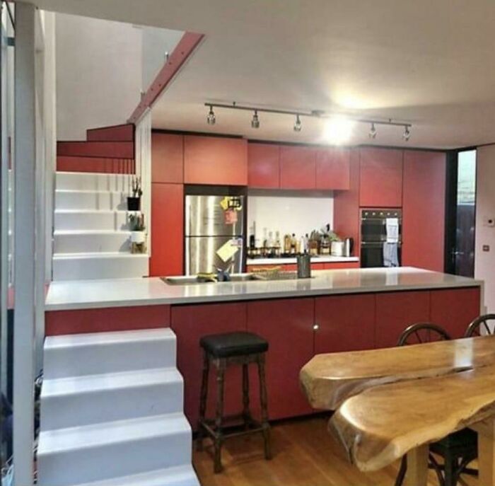 Híbrido de escalera y encimera de cocina