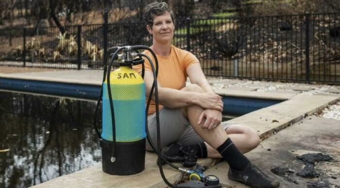 Mi profesora de física defendió ella sola su casa de un incendio forestal y luego esperó a que pasara el fuego en su piscina con una escafandra autónoma