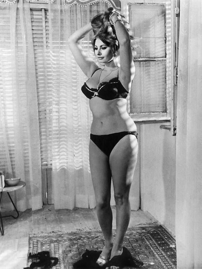 "Prefiero comer pasta y beber vino que ser talla 0". ~Sophia Loren, 1965