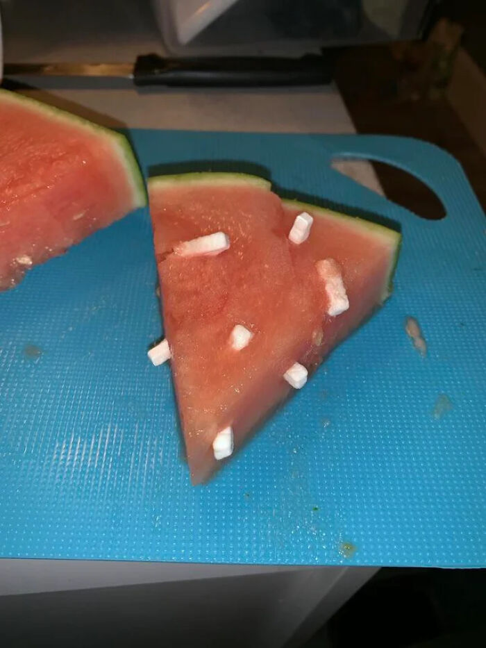 This Facebook Page Is Dedicated To “Wreckless Eating,” And Here Are 40 Of The Most Cursed Posts (New Pics)