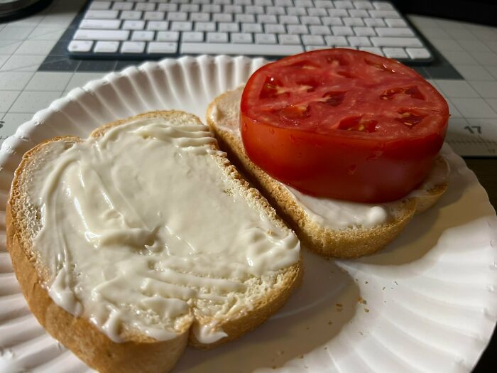This Facebook Page Is Dedicated To “Wreckless Eating,” And Here Are 40 Of The Most Cursed Posts (New Pics)