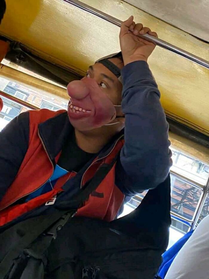 35 "No Context" Pics That Give Off Cursed Vibes, As Shared On This Facebook Page
