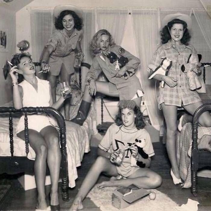 Hermanas de la hermandad Delta Delta Delta, Universidad de Texas, Austin, 1944