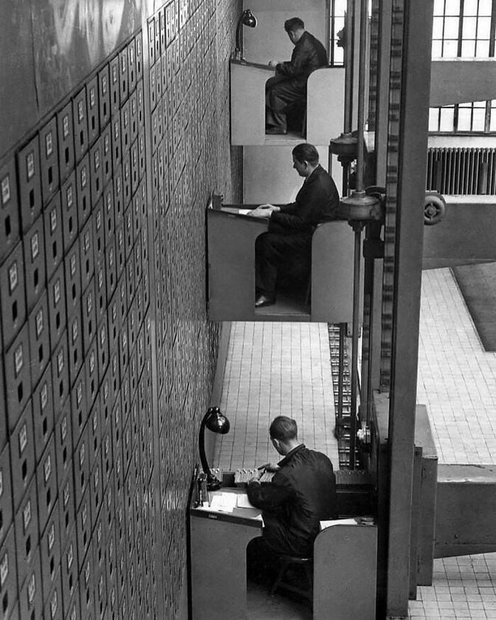 Oficinas de la Institución Social Central, Praga, Checoslovaquia. 1937