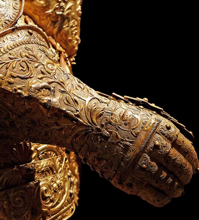 El Guantelete de Oro, Armadura de Enrique III de Francia (Detalle), 1550