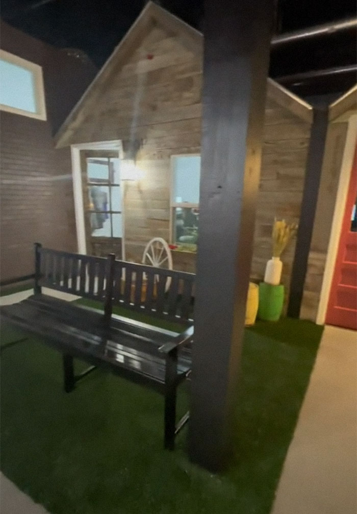 Cuando tu jefe les construye a todos sus propias casitas: TikToker muestra las extravagantes oficinas en las que trabaja