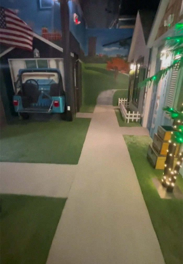 Cuando tu jefe les construye a todos sus propias casitas: TikToker muestra las extravagantes oficinas en las que trabaja