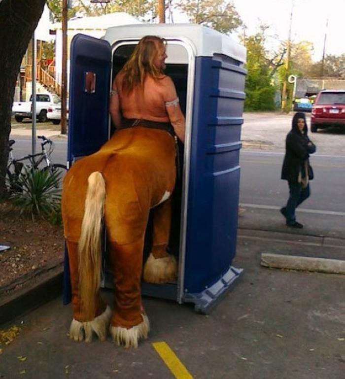 “Humans Doing Human Things”: 50 Pics That Showcase The Weird And Chaotic Side Of Humanity (New Pics)