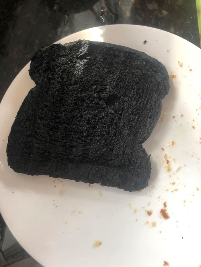 Me olvidé la tostada en la prensa panini :( 