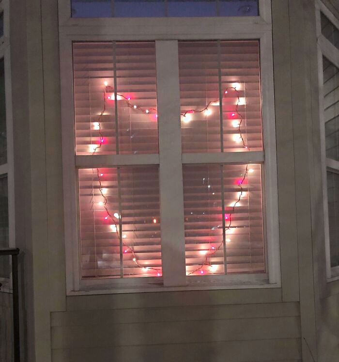 Intenté hacer un corazón pero mi vecino me preguntó por qué puse el diablo en mi ventana