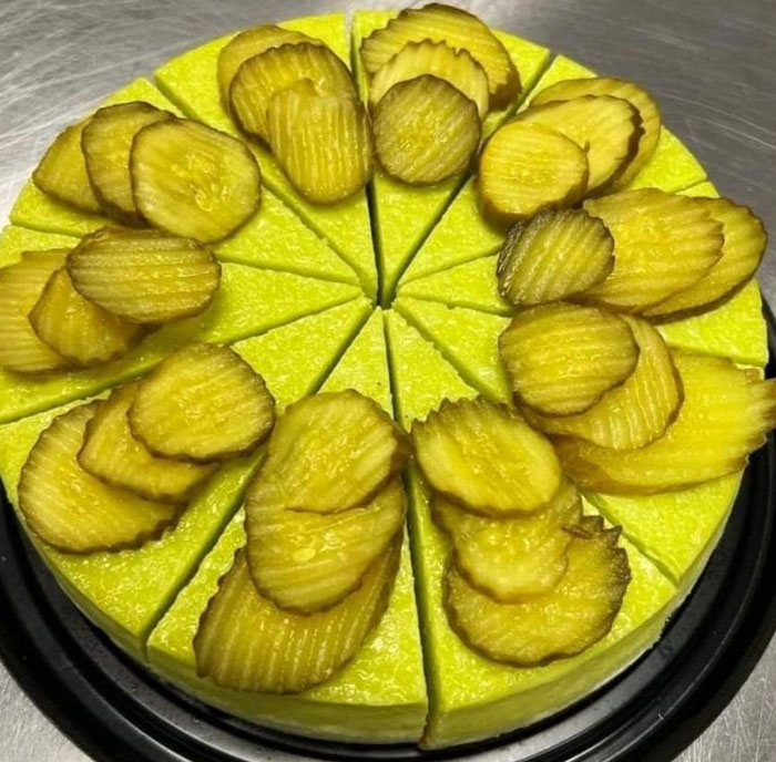Mmmm… Pastel de queso con pepinillos y corteza de pretzel