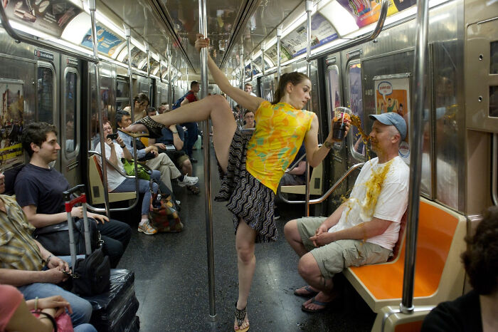 “Humans Doing Human Things”: 50 Pics That Showcase The Weird And Chaotic Side Of Humanity (New Pics)