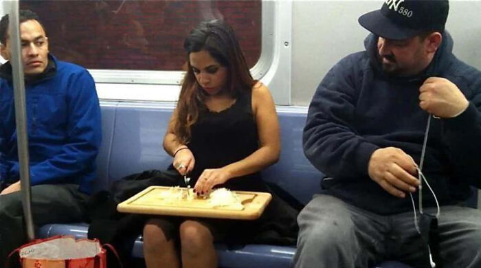 “Humans Doing Human Things”: 50 Pics That Showcase The Weird And Chaotic Side Of Humanity (New Pics)